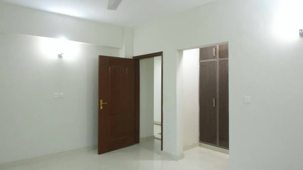 10 Marla 3 Bed Brand New Flat For Sale In Askari 11 Lahore 13