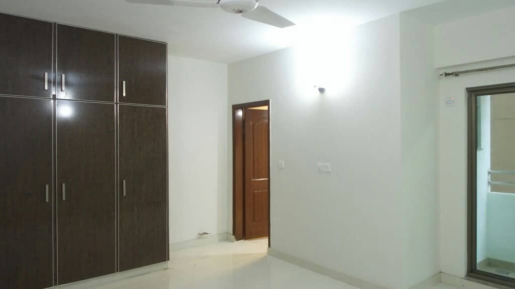 10 Marla 3 Bed Brand New Flat For Sale In Askari 11 Lahore 21