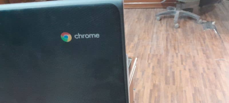 chrome book for sale 4gb 32 storage 3