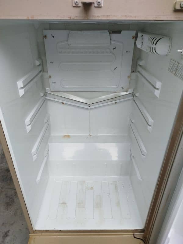 pel refrigerator 10