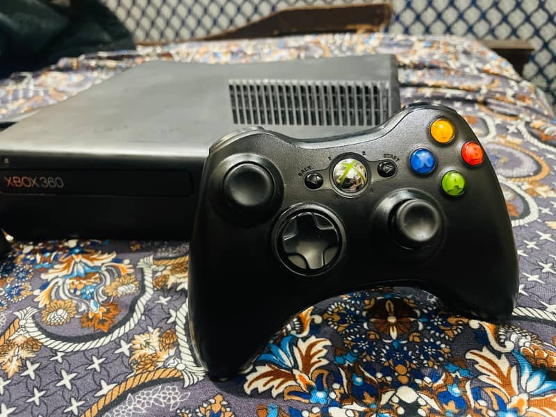 Xbox 360 slim. 2