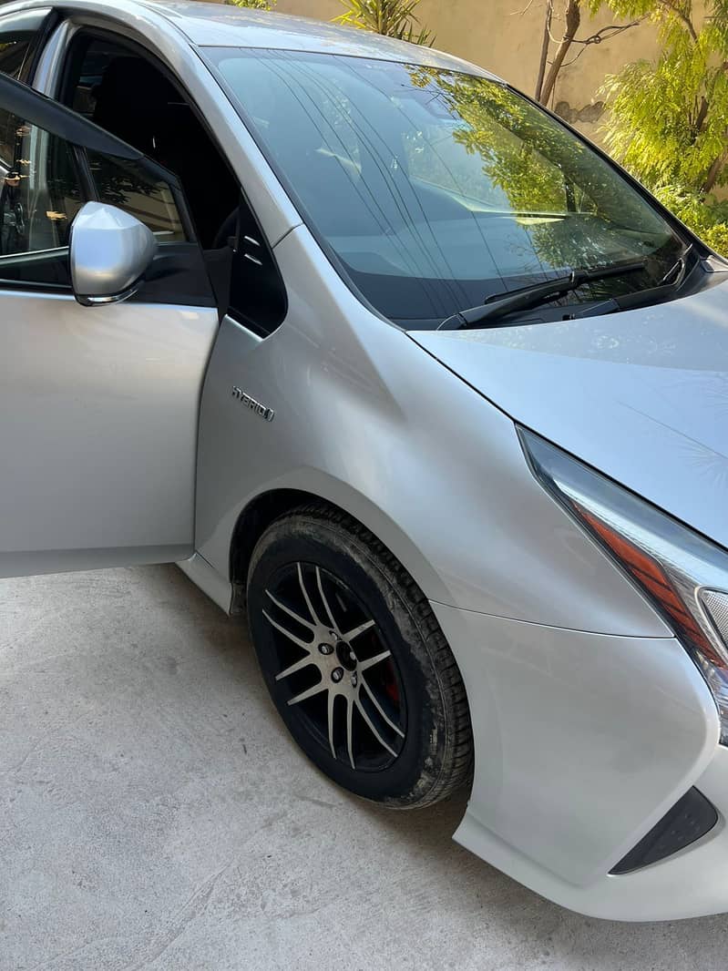 Toyota Prius 2015 1