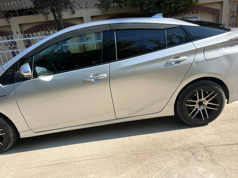 Toyota Prius 2015 3