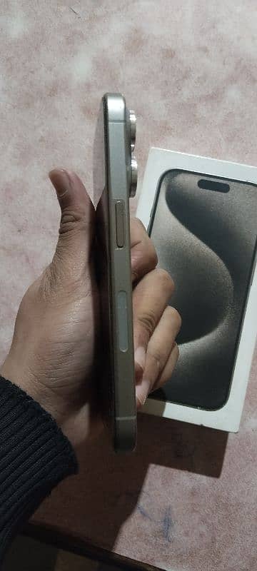 iphone 15 pro jv 256 GB natural titanium 3