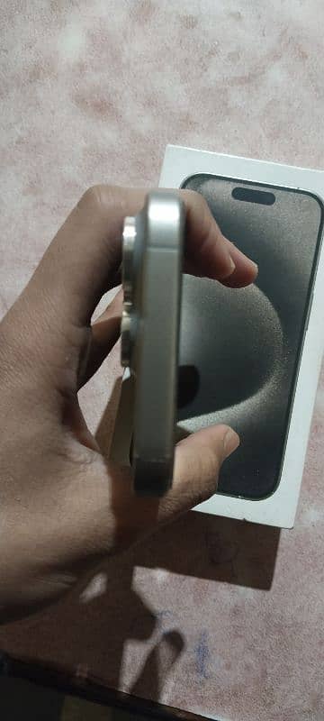 iphone 15 pro jv 256 GB natural titanium 4