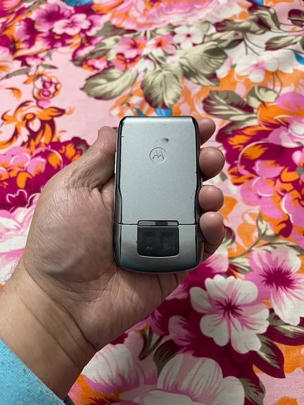 Motorola Razr V3x vintage for sale in excellent condition 3