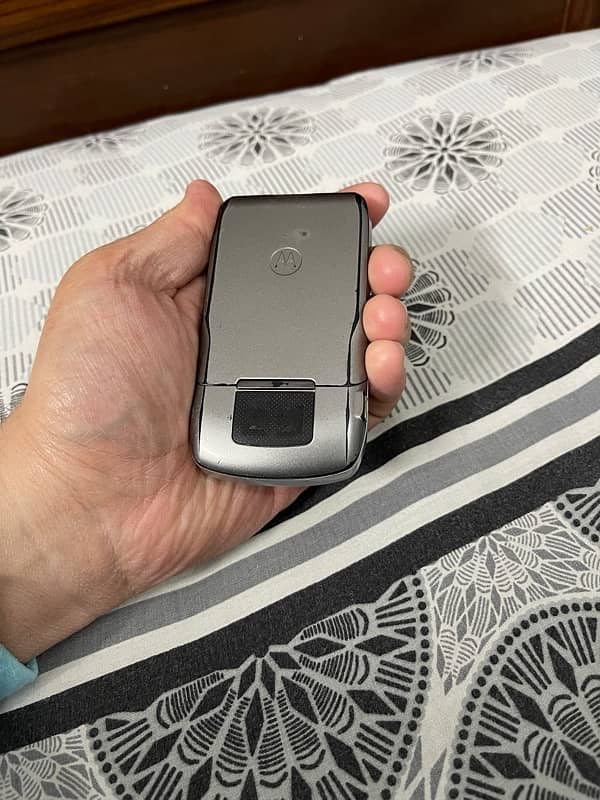Motorola Razr V3x vintage for sale in excellent condition 8