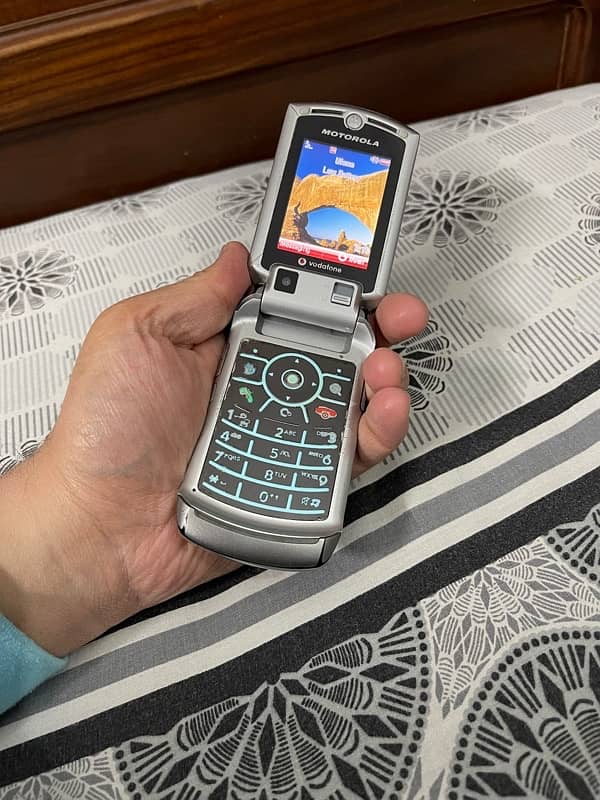 Motorola Razr V3x vintage for sale in excellent condition 9