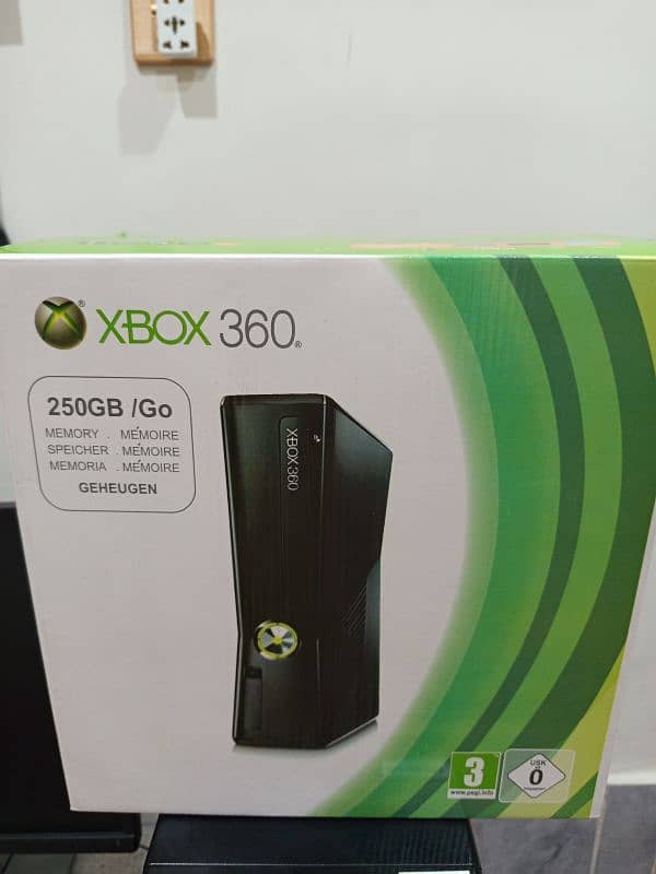 XBOX 360 slim 250 gb 0