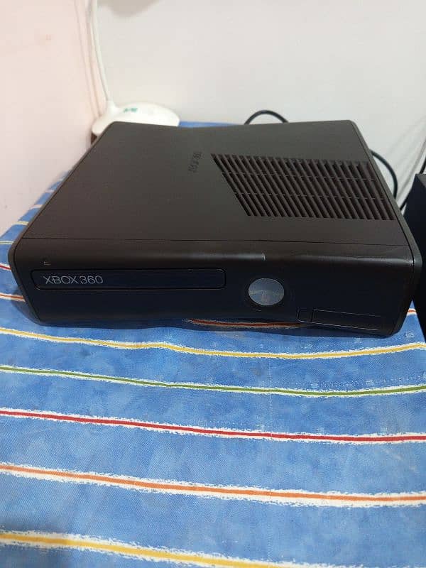 XBOX 360 slim 250 gb 3