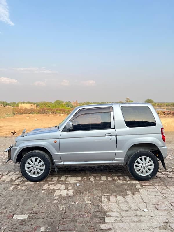 Mitsubishi Pajero Mini 2010 1