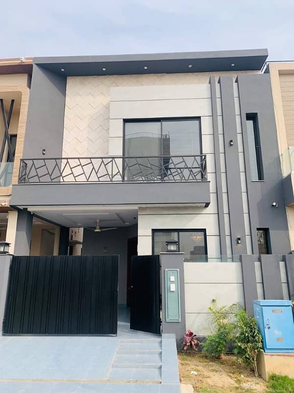 5 MARLA MODERN DESIGN UPPER PORTION AVAILABLE FOR RENT IN DHA 0