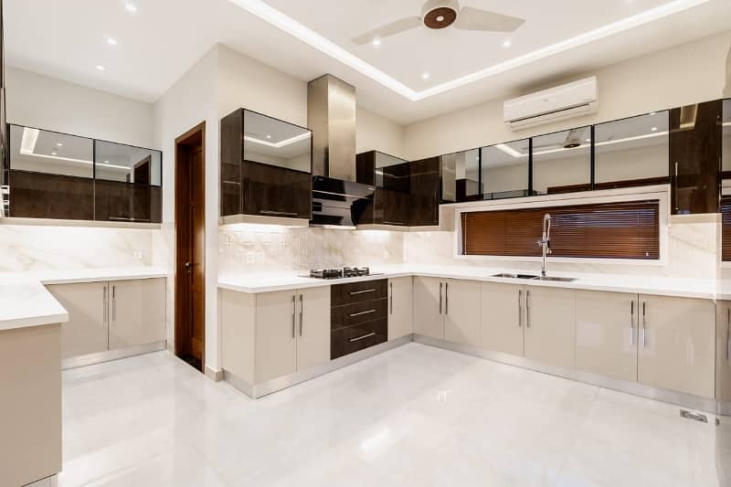 5 MARLA MODERN DESIGN HOUSE AVAILABLE FOR RENT IN DHA 10