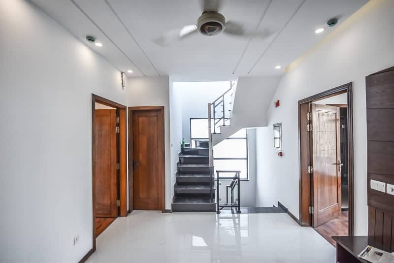 5 MARLA MODERN DESIGN HOUSE AVAILABLE FOR RENT IN DHA 16