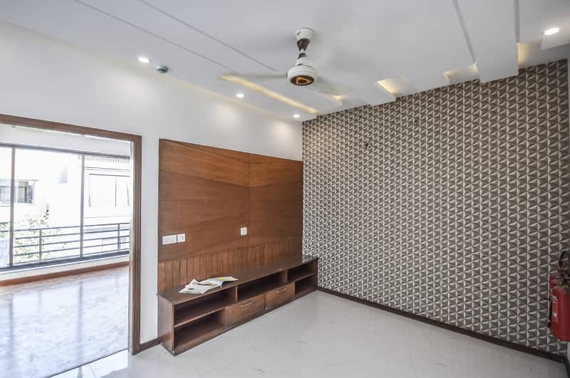 5 MARLA MODERN DESIGN HOUSE AVAILABLE FOR RENT IN DHA 24