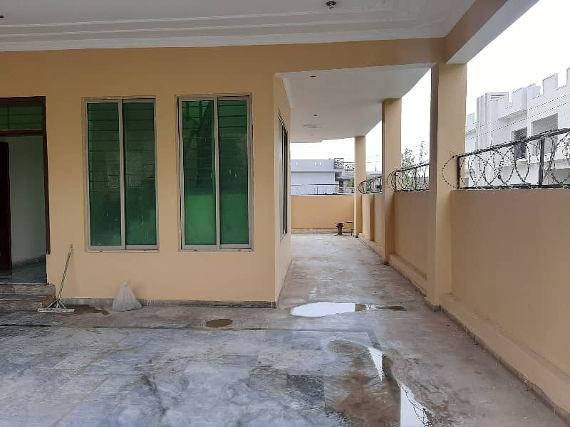 7 Bed Double Storey House For Rent On 2 Kanal 0