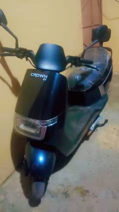 electric crown pro max scooty