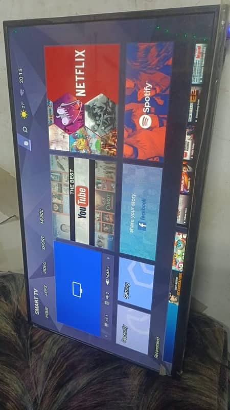 Samsung 40’inches smart LED TV 2