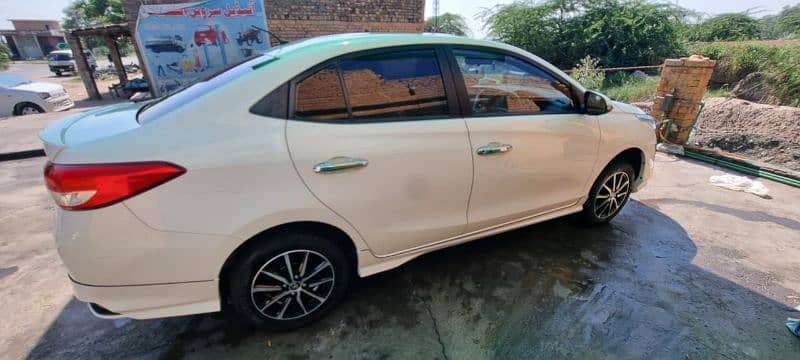 Toyota Yaris 1.5 X CVT Beige interior 2024 5