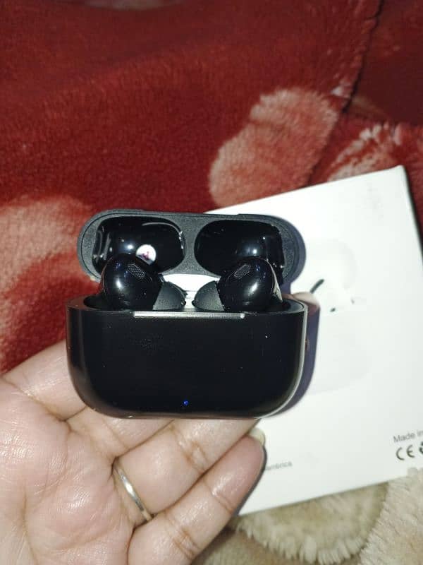 wireless earbuds 10/10 condition 1