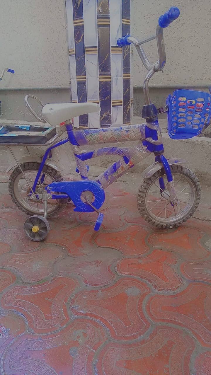 2 x Kids bicycles for sale almost new 0