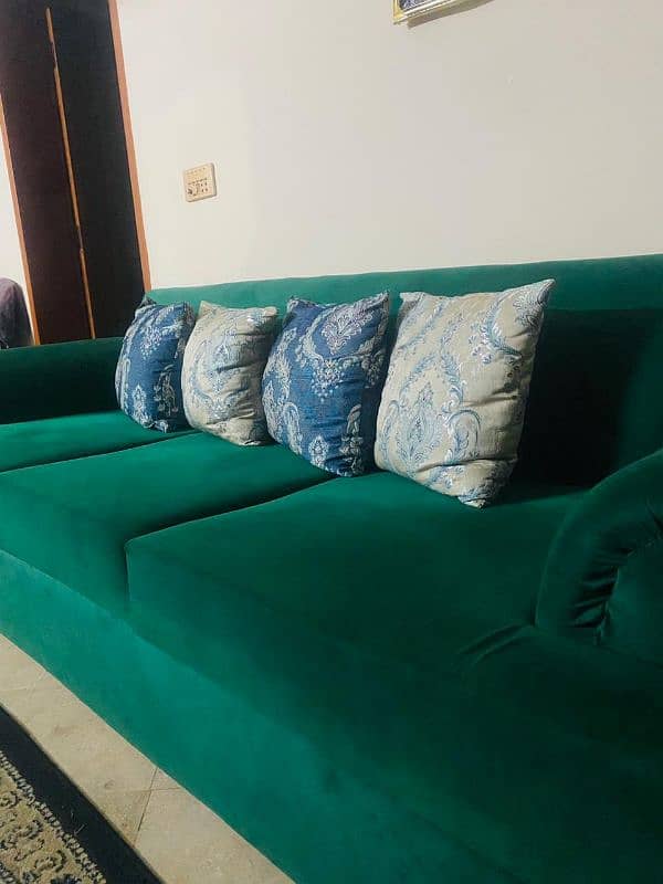 Sofa for sale , Very elegant with matching cushions 0