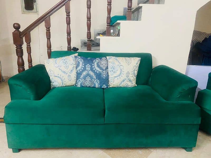 Sofa for sale , Very elegant with matching cushions 1