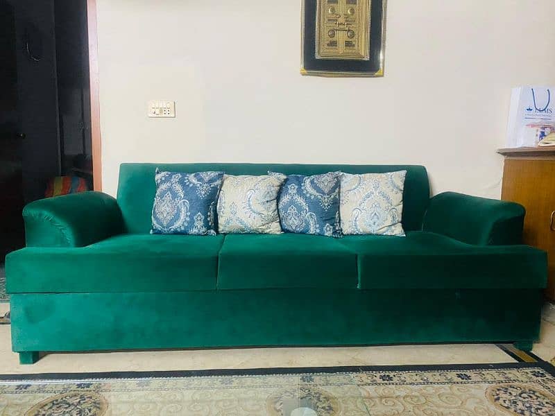 Sofa for sale , Very elegant with matching cushions 3