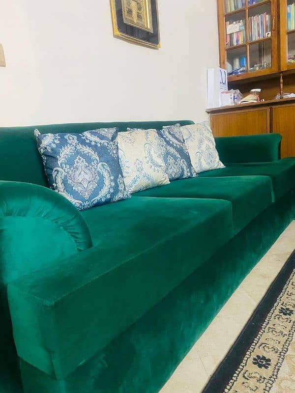 Sofa for sale , Very elegant with matching cushions 5