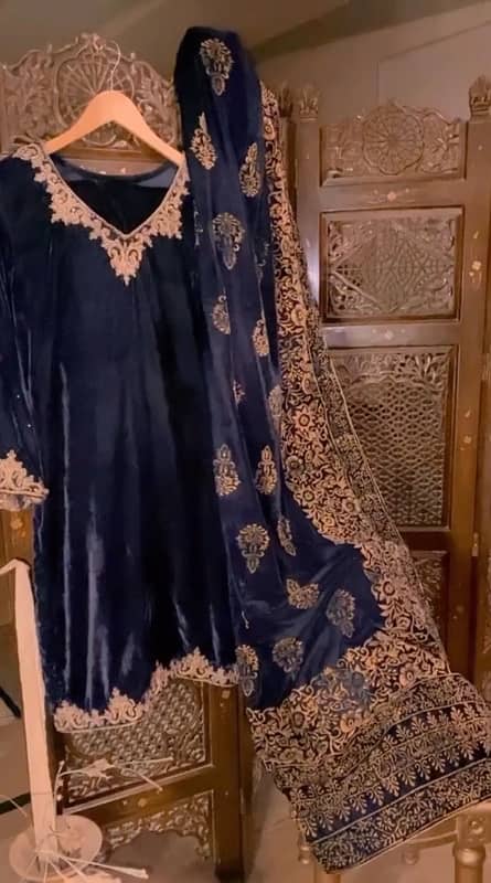 ROYAL BLUE VELVET DRESS 1