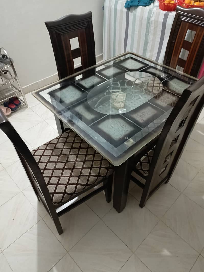 4 seater dining table 1