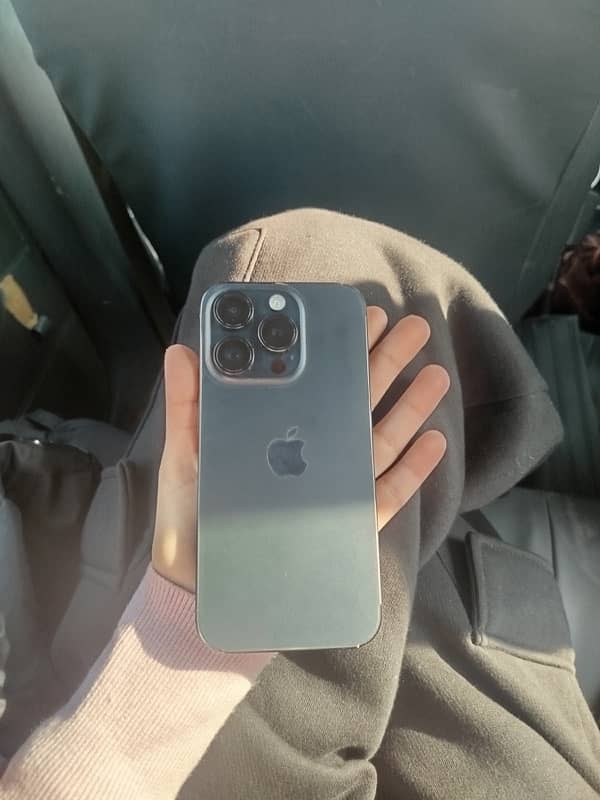 IPHONE 15 pro 128 GB 7