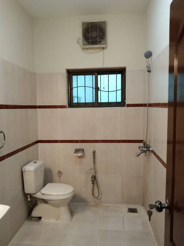 Ideal Location 10-Marla 04-Bedrooms House Is Available For Rent In Sector-A, Askari-10, Lahore Cantt 4