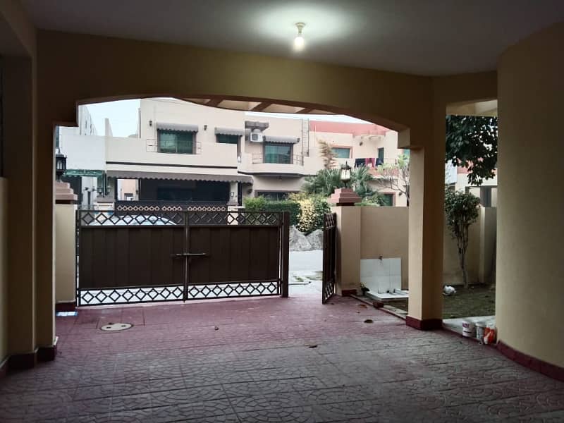 Ideal Location 10-Marla 04-Bedrooms House Is Available For Rent In Sector-A, Askari-10, Lahore Cantt 14