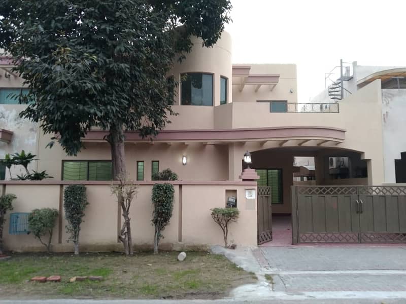 Superb Location 10-Marla 04-Bedrooms House Is Available For Rent In Sector-C, Askari-10, Lahore Cantt 0