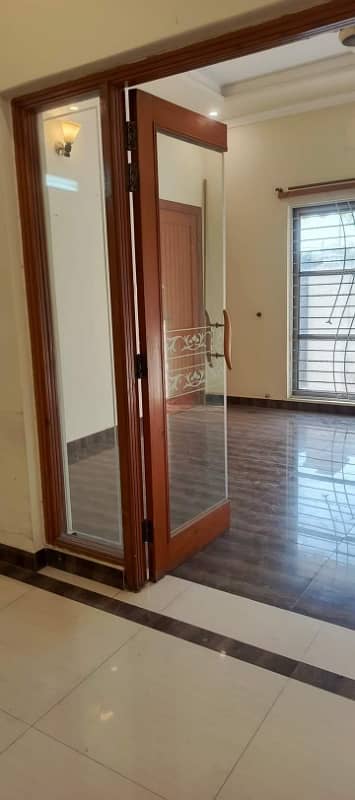 10 Marla Beautiful Faicing Park Double Story House Urgent For Rent in Sabzazar 1