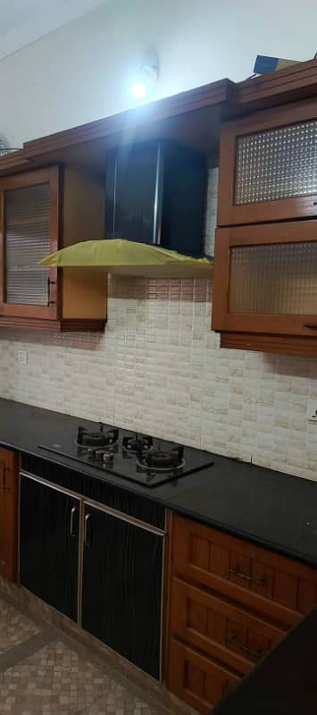 10 Marla Beautiful Faicing Park Double Story House Urgent For Rent in Sabzazar 4