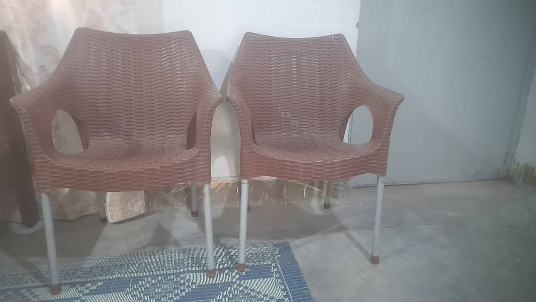 4 Chairs with Table for sale 0