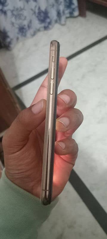 iPhone xs good condition 3