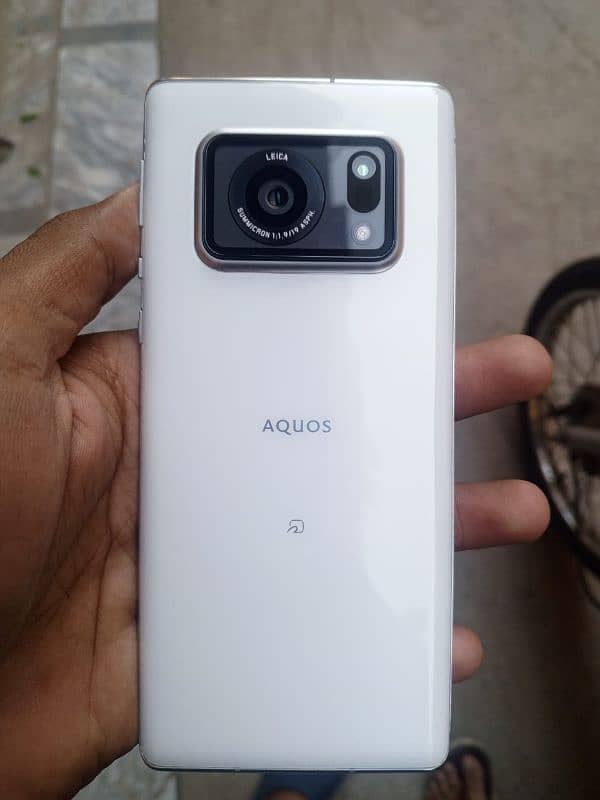 Aquos R6 12/128 non pta 0