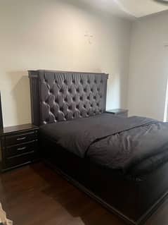 Full Bed Set With Side Tables And Dressing