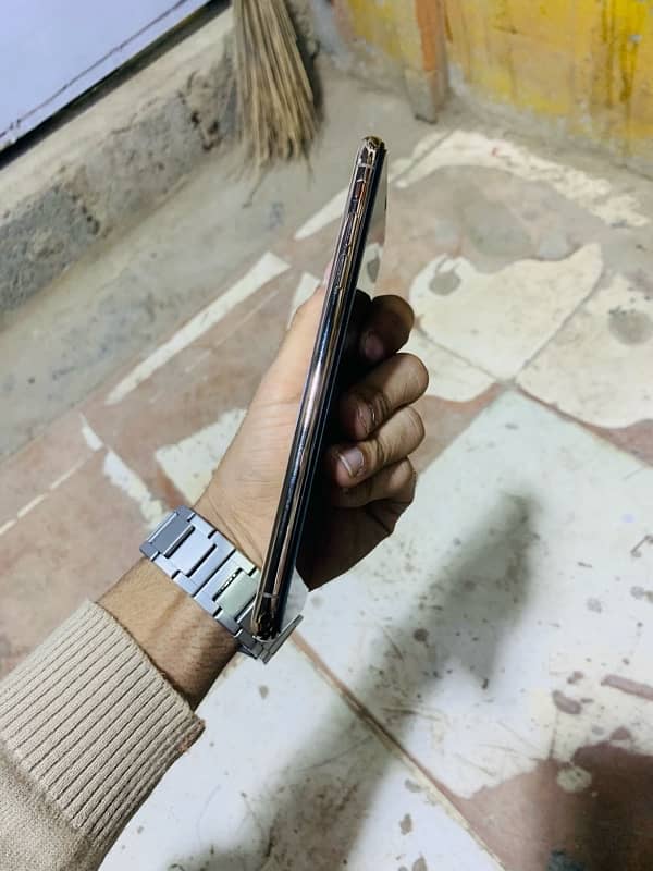 i phone Xs Max 256 GB PTA Approved 4