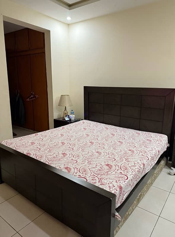 Bed set with 2 side tables and wall mirror 1