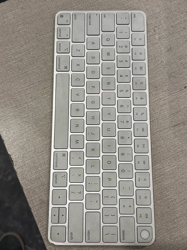 Apple Keyboard 1