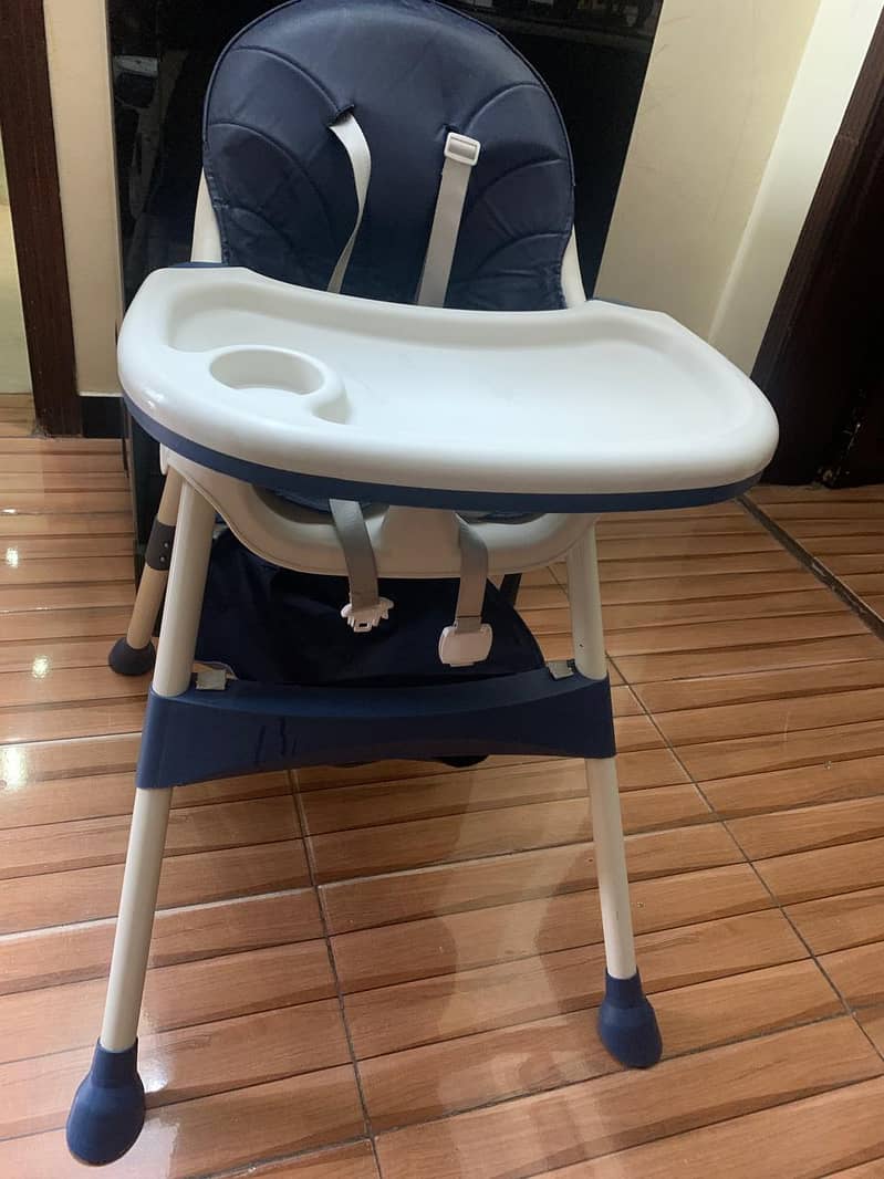 Baby high chair completely new 0