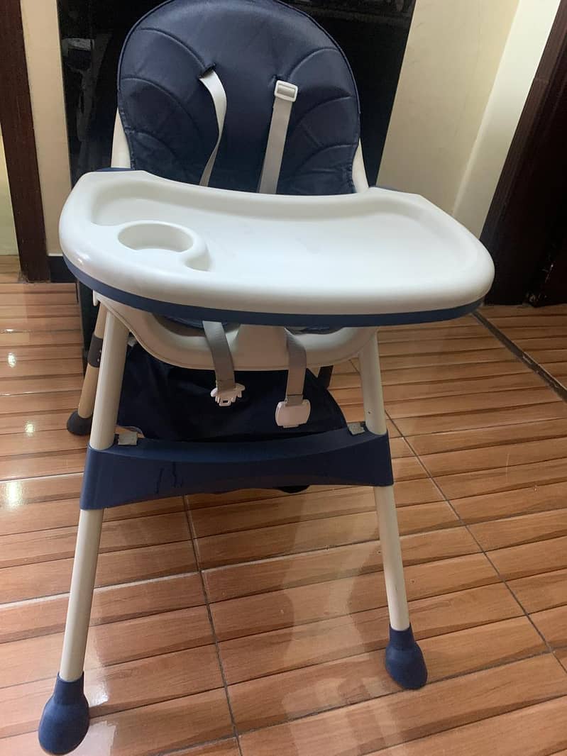 Baby high chair completely new 1