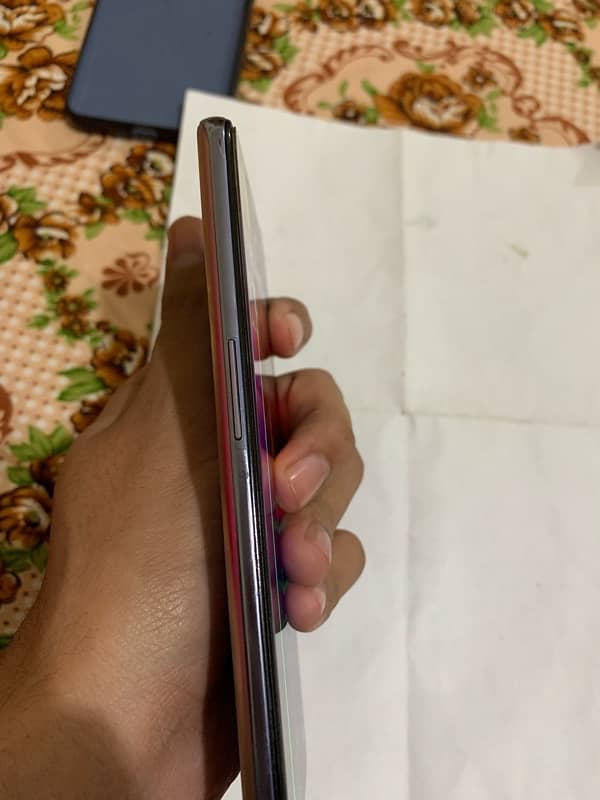 One plus 9 10/10 Condition Except 2 Green lines 3