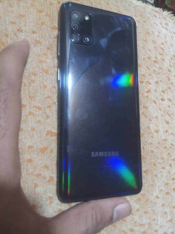 Samsung A31 4 128 3