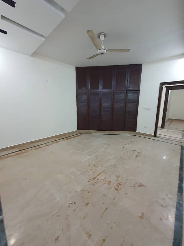 Luxurious 5-Bedroom Rental Home in E-11, Islamabad 600 Sq. Yards 19