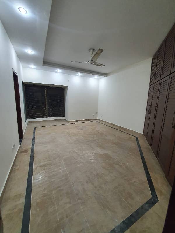 Luxurious 5-Bedroom Rental Home in E-11, Islamabad 600 Sq. Yards 30